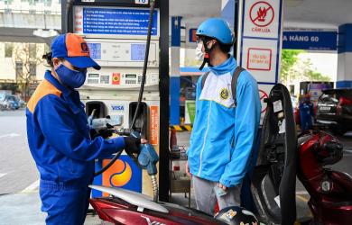 Giá xăng giảm về 22.000 đồng/lít